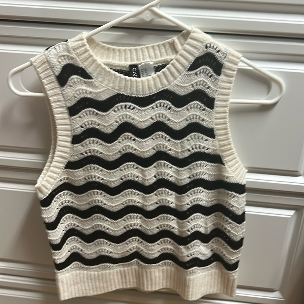 Sweater tank from h&m never worn ! Perfect for summer or fall!